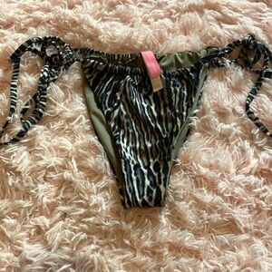 NWOT SMALL VS HIGH WAISTED SCOOP BIKINI BOTTOMS